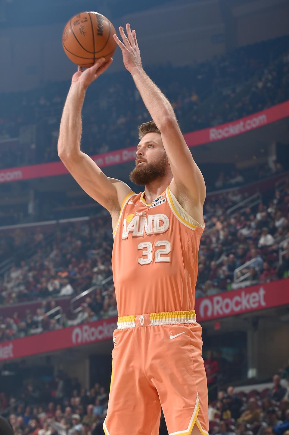 米切尔45+4+4+5三分！骑士逆转双杀魔术夺4连胜 班凯罗37+10